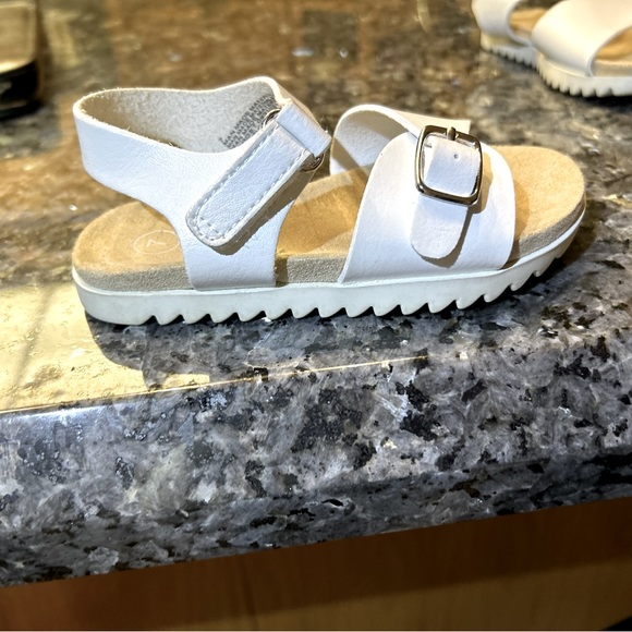 Cat & Jack baby girl sandals. - Picture 2 of 3